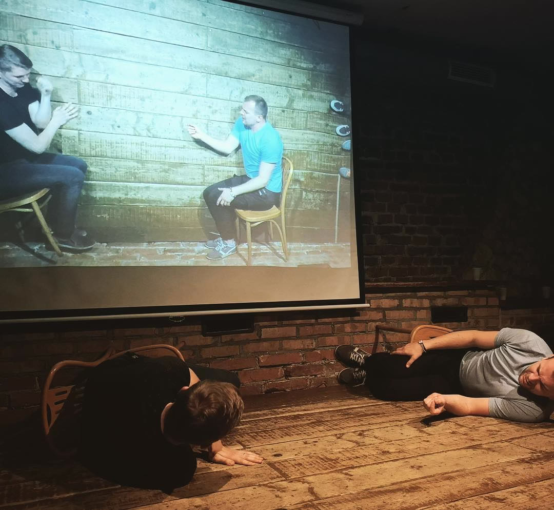 scena comedy lab mącznik i leja na podłodze